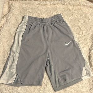 Boys Nike Dri-Fit Basketball shorts, Youth Large, Light Gray with white paneling